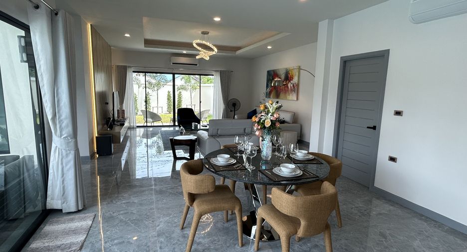 À vendre 4 chambres villa à Huay Yai, Pattaya