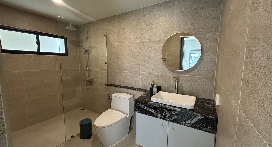 À vendre 4 chambres villa à Huay Yai, Pattaya