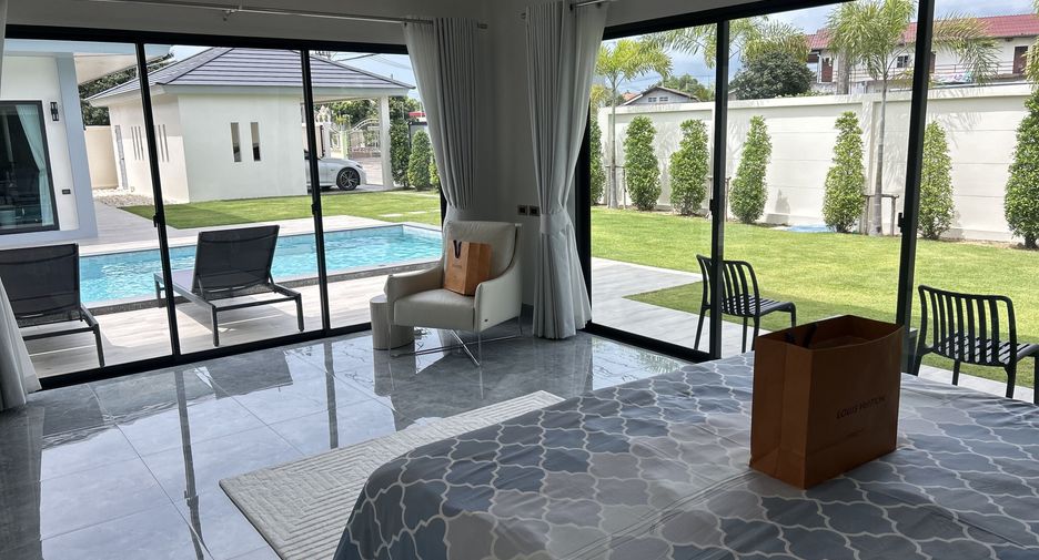 À vendre 4 chambres villa à Huay Yai, Pattaya
