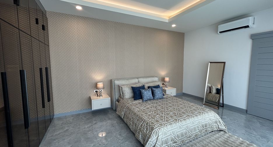 À vendre 4 chambres villa à Huay Yai, Pattaya