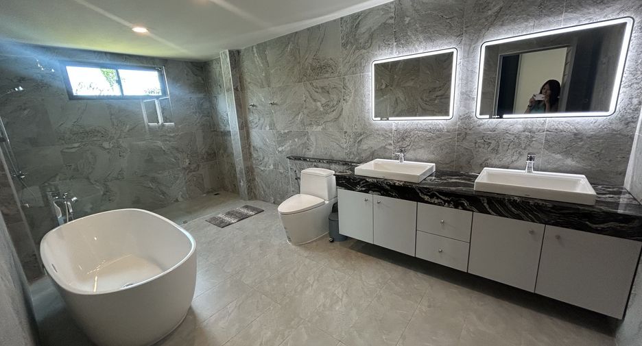 À vendre 4 chambres villa à Huay Yai, Pattaya