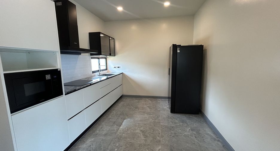 À vendre 4 chambres villa à Huay Yai, Pattaya