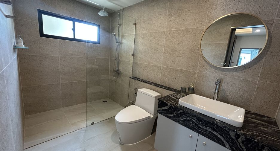 À vendre 4 chambres villa à Huay Yai, Pattaya