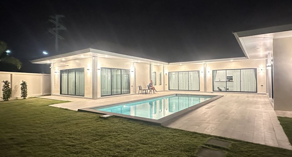 À vendre 4 chambres villa à Huay Yai, Pattaya