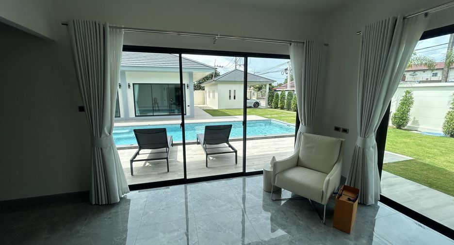 À vendre 4 chambres villa à Huay Yai, Pattaya