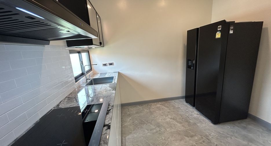 À vendre 4 chambres villa à Huay Yai, Pattaya