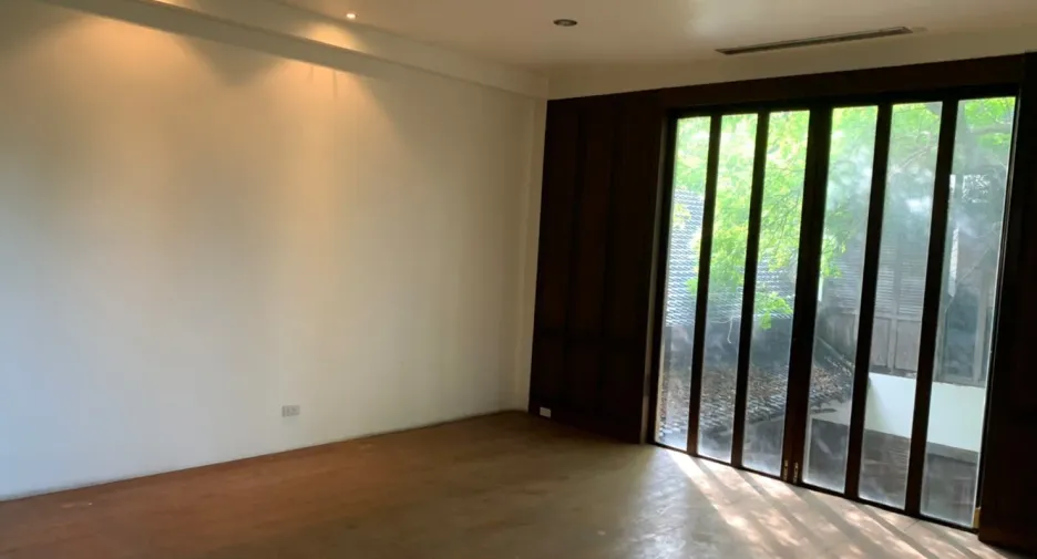 Haus zum Kauf und zur Miete mit 4 Zimmer in Thon Buri, Bangkok