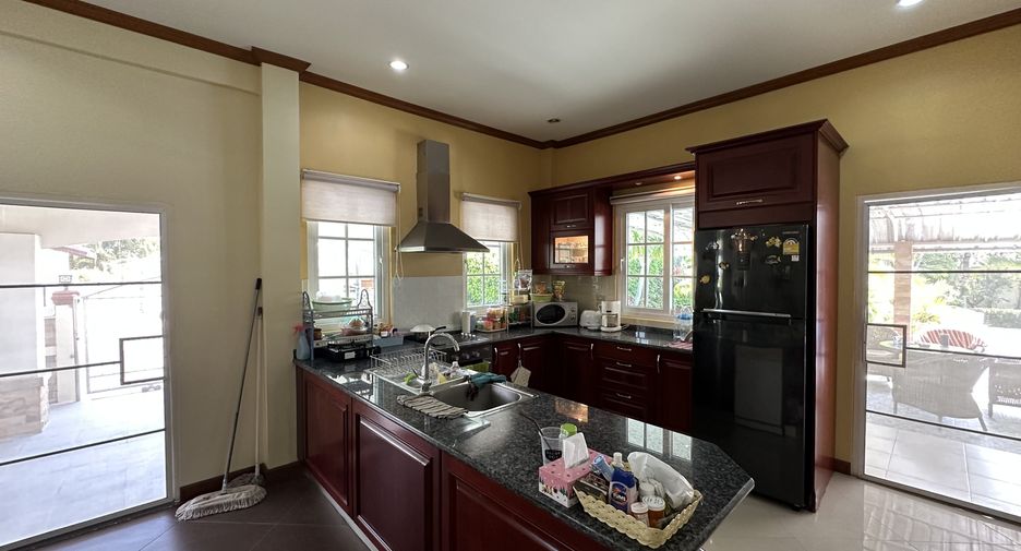 For sale 4 bedrooms house in Cha Am, Phetchaburi