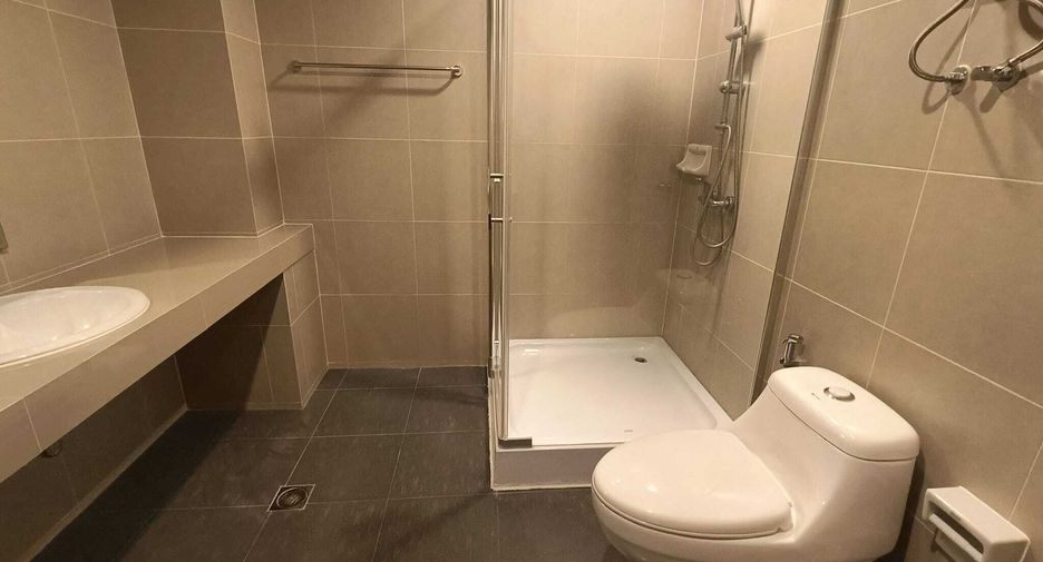 For sale 2 bedrooms condo in Saraphi, Chiang Mai