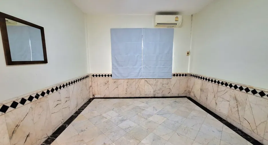 Casa en venta y en alquiler de 4 habitaciones en Cha Am, Phetchaburi