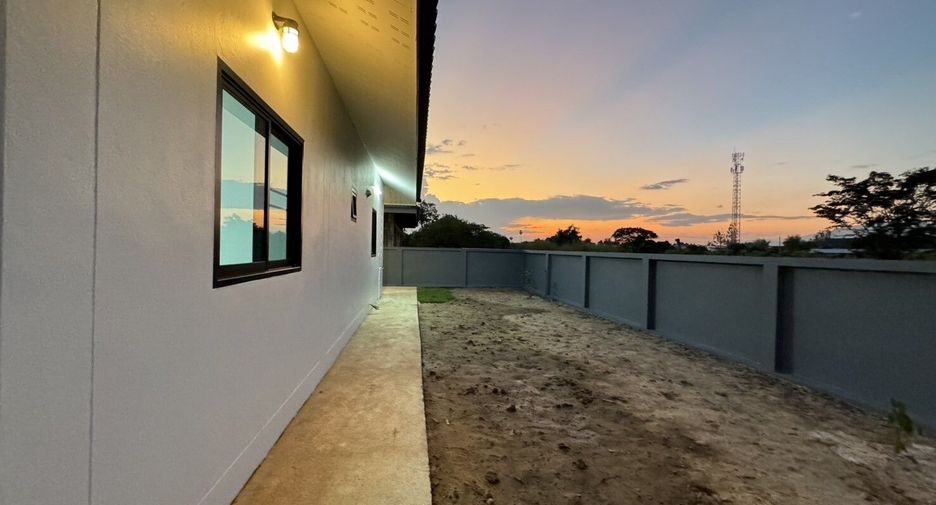 For sale 3 bedrooms house in Saraphi, Chiang Mai