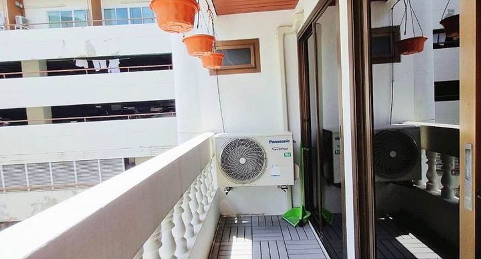 For rent 2 bedrooms condo in Watthana, Bangkok