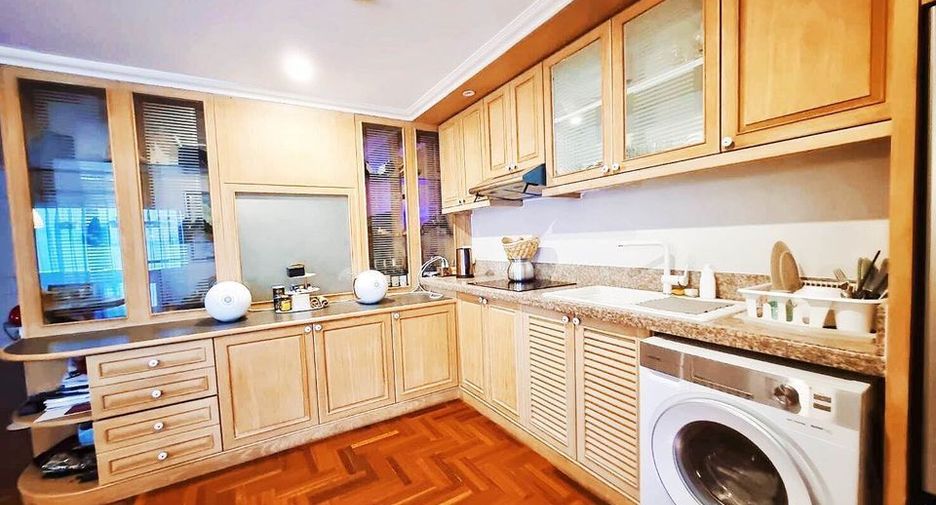 For rent 2 bedrooms condo in Watthana, Bangkok