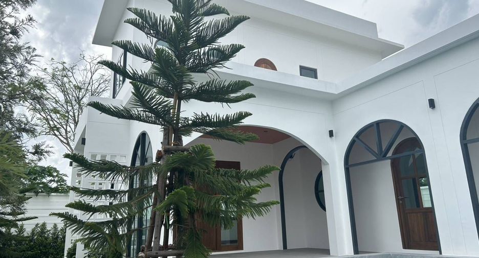 For sale 3 bedrooms villa in Mueang Phuket, Phuket