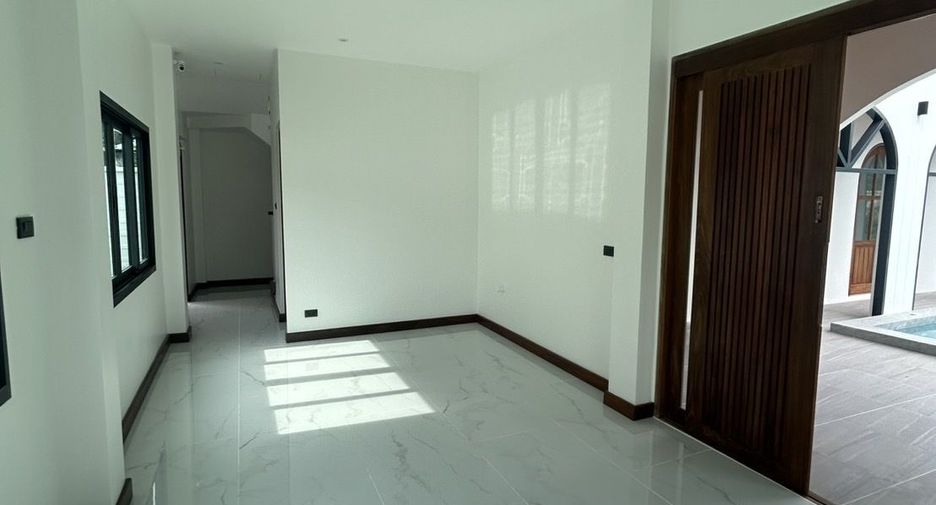 For sale 3 bedrooms villa in Mueang Phuket, Phuket