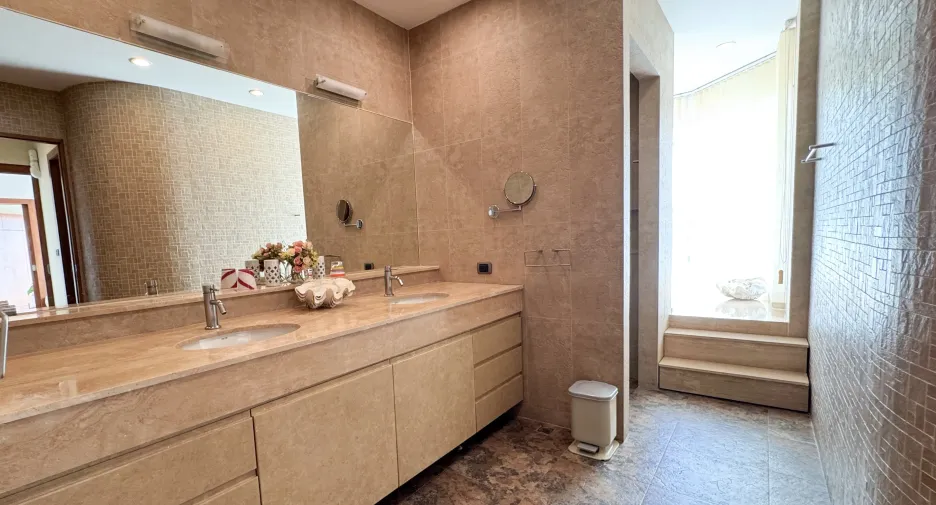 Villa zum Kauf und zur Miete mit 6 Zimmer in Mueang Phuket, Phuket