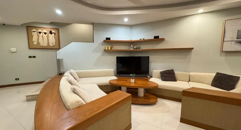 Villa zum Kauf und zur Miete mit 6 Zimmer in Mueang Phuket, Phuket
