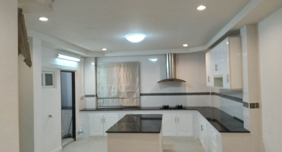 For sale 4 bedrooms villa in Doi Saket, Chiang Mai