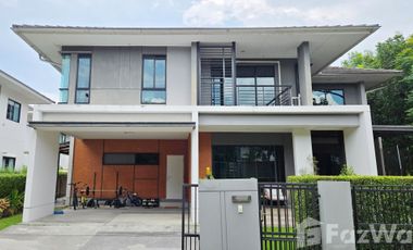 Casa en venta de 4 habitaciones en Bangkok Noi, Bangkok