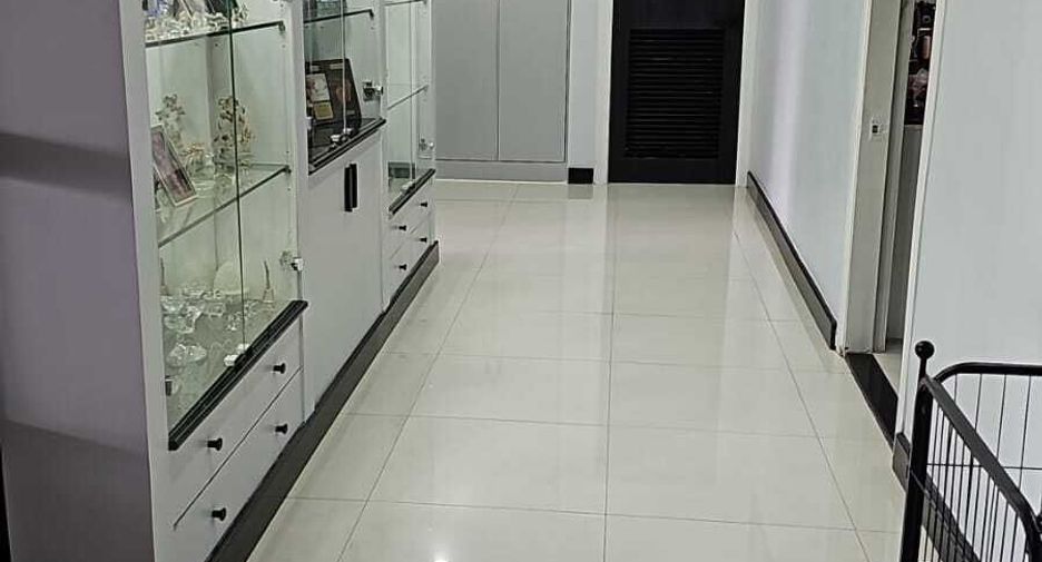 For sale and for rent 3 bedrooms condo in Watthana, Bangkok
