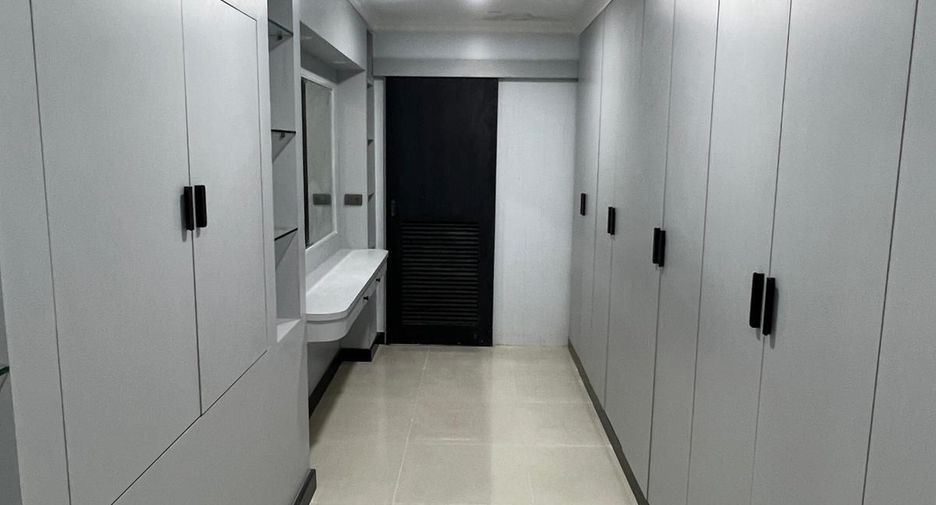 For sale and for rent 3 bedrooms condo in Watthana, Bangkok