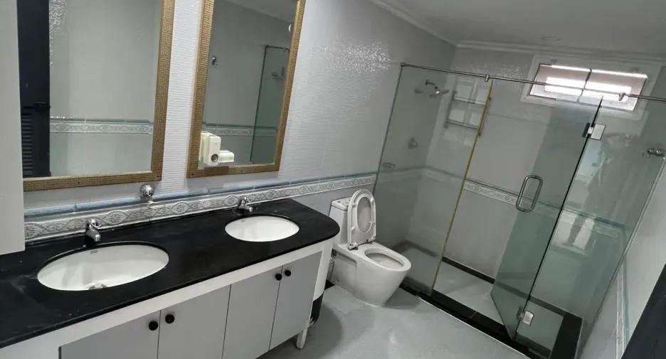 For sale and for rent 3 bedrooms condo in Watthana, Bangkok