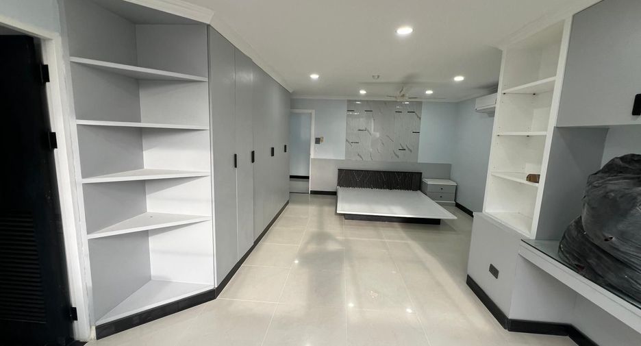 For sale and for rent 3 bedrooms condo in Watthana, Bangkok