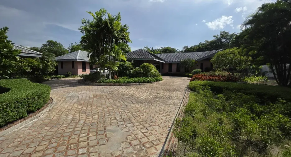 For sale 2 bedrooms villa in Cha Am, Phetchaburi