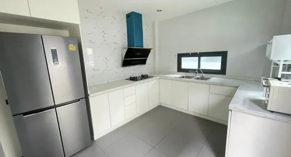 Casa en alquiler de 3 habitaciones en Bang Lamung, Chonburi