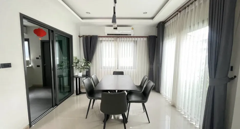 Casa en alquiler de 3 habitaciones en Bang Lamung, Chonburi
