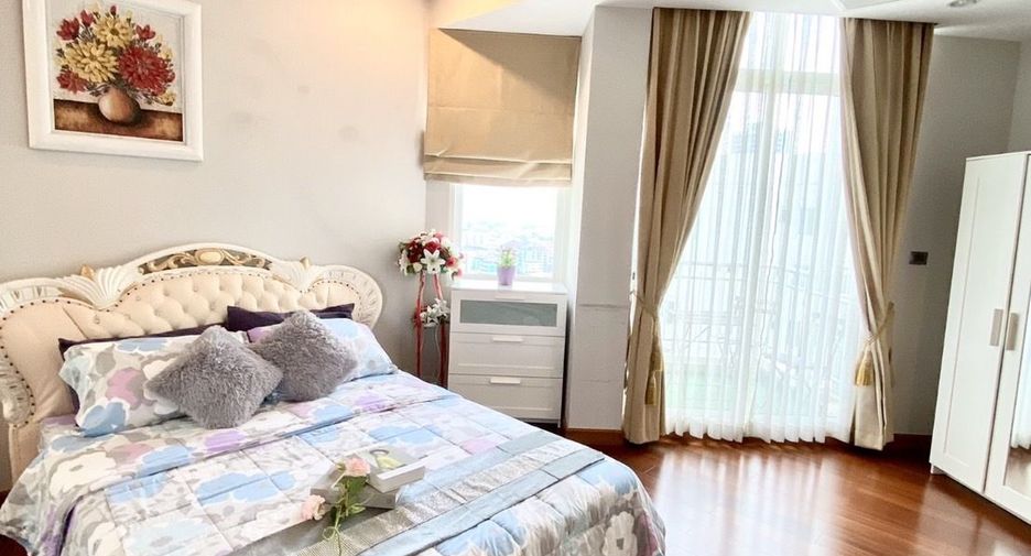 Condo en venta y en alquiler de 5 habitaciones en Huai Khwang, Bangkok
