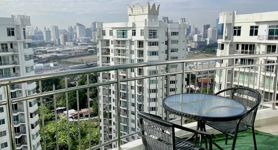 Condo en venta y en alquiler de 5 habitaciones en Huai Khwang, Bangkok
