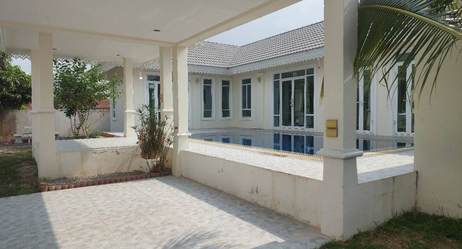 For rent 3 bedrooms villa in Hua Hin, Prachuap Khiri Khan