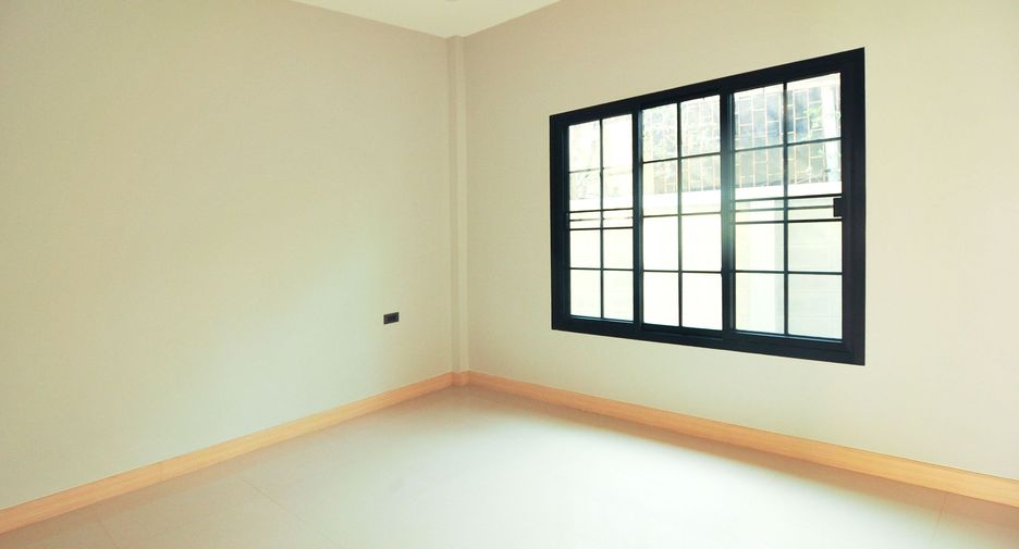 Casa adosada en venta de 3 habitaciones en Bueng Kum, Bangkok