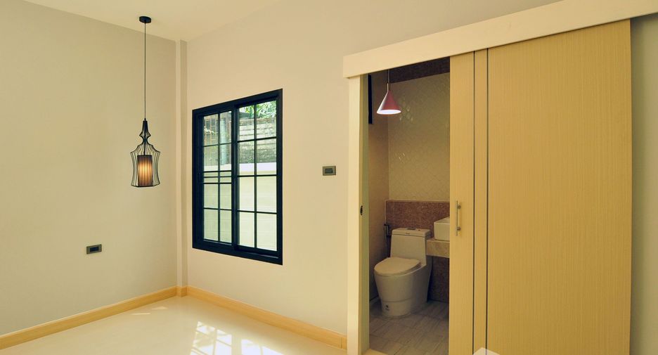 Casa adosada en venta de 3 habitaciones en Bueng Kum, Bangkok