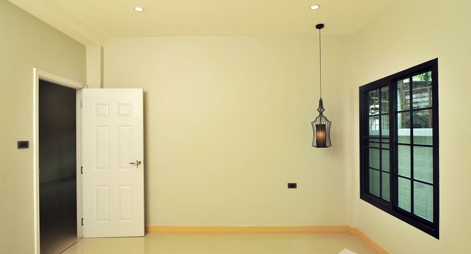 For sale 3 bedrooms townhouse in Bueng Kum, Bangkok