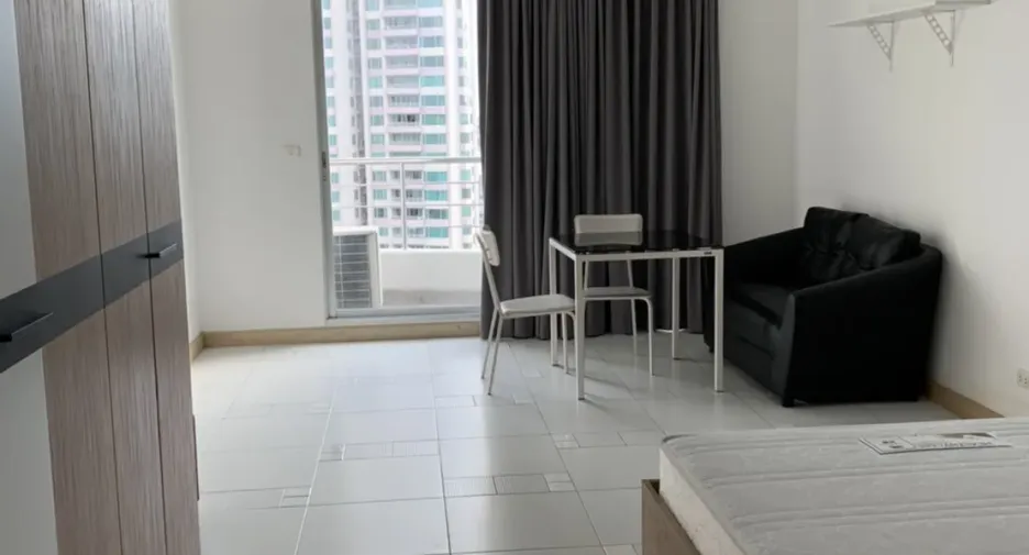 For sale studio condo in Khlong San, Bangkok