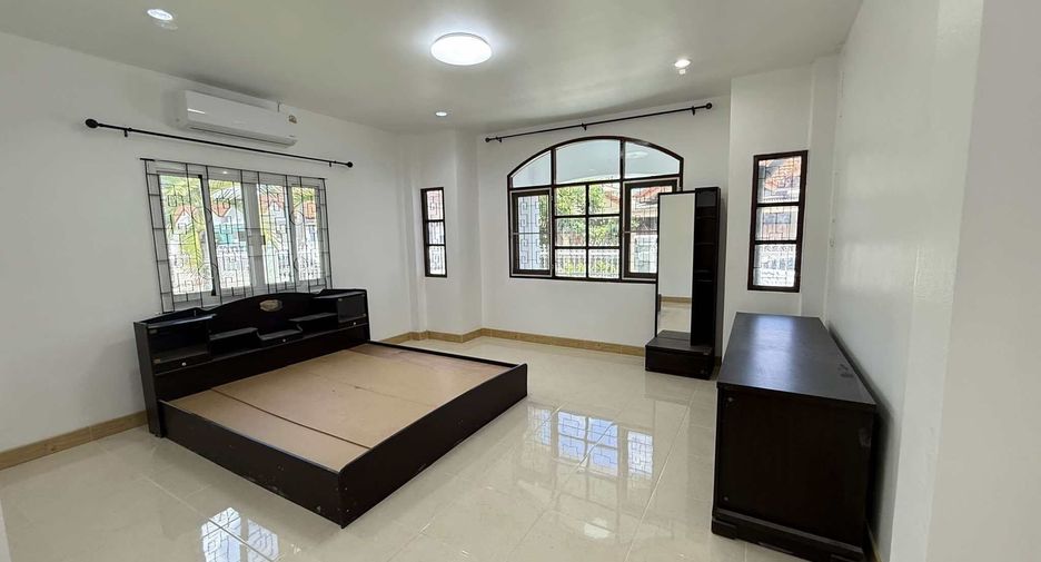 À louer 3 chambres maison à Mueang Phuket, Phuket