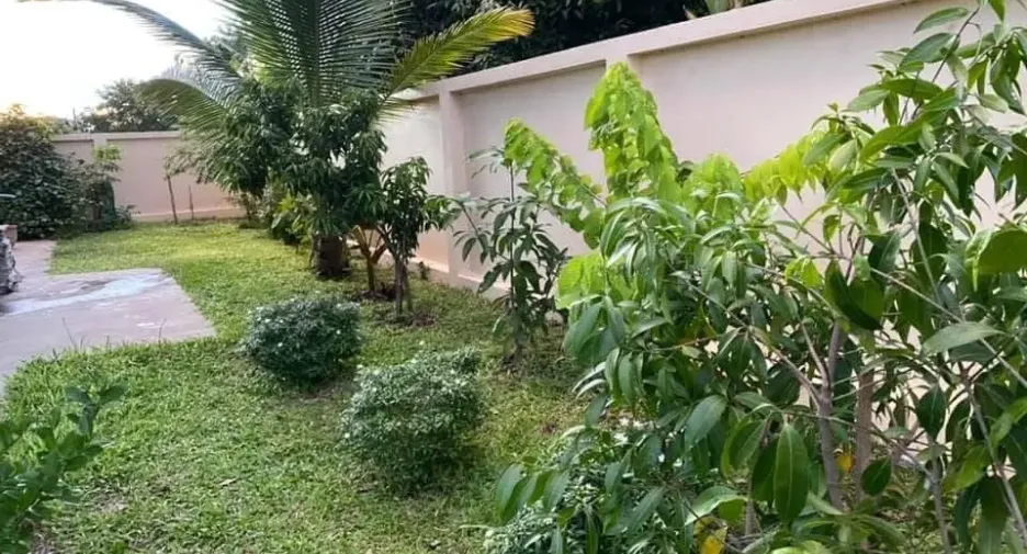 For sale 4 bedrooms house in Saraphi, Chiang Mai