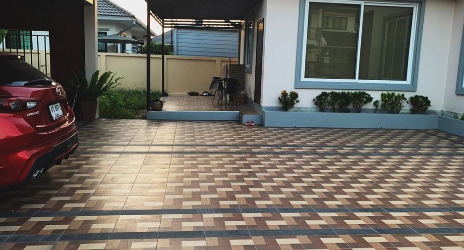 For sale 4 bedrooms house in Saraphi, Chiang Mai