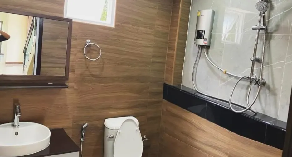For sale 4 bedrooms house in Saraphi, Chiang Mai