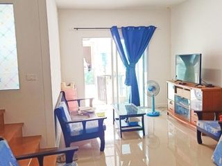 Casa adosada en venta de 3 habitaciones en Bang Bo, Samut Prakan