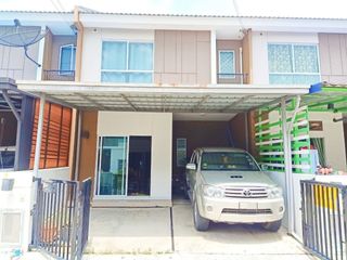Casa adosada en venta de 3 habitaciones en Bang Bo, Samut Prakan