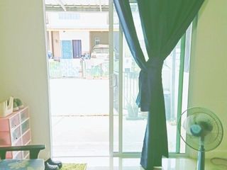 Casa adosada en venta de 3 habitaciones en Bang Bo, Samut Prakan