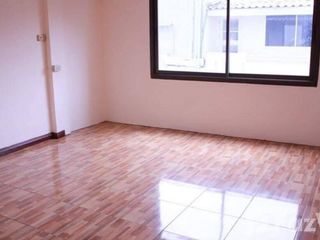 Reihenhaus zum Kauf mit 3 Zimmer in Lat Phrao, Bangkok