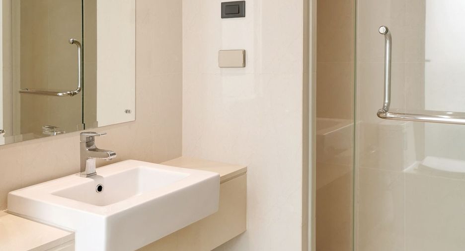 For sale studio condo in Khlong Toei, Bangkok