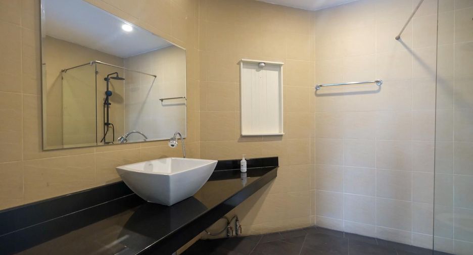 For rent 4 bedrooms condo in Bang Lamung, Chonburi
