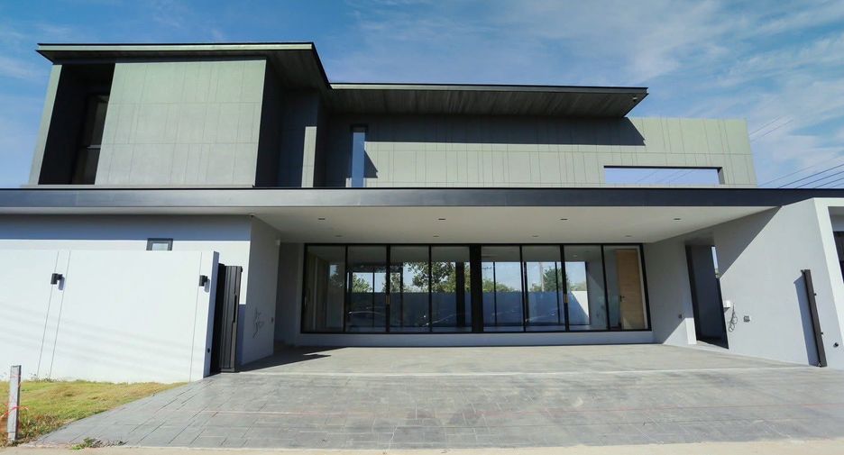 For sale 4 bedrooms house in Doi Saket, Chiang Mai