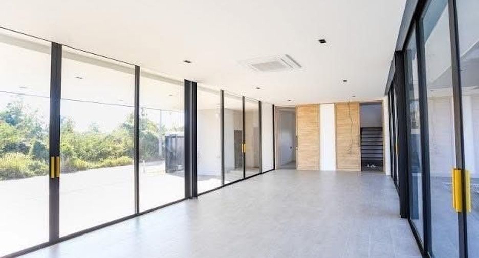 For sale 4 bedrooms house in Doi Saket, Chiang Mai