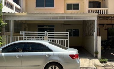 Casa adosada en venta de 3 habitaciones en Bang Na, Bangkok